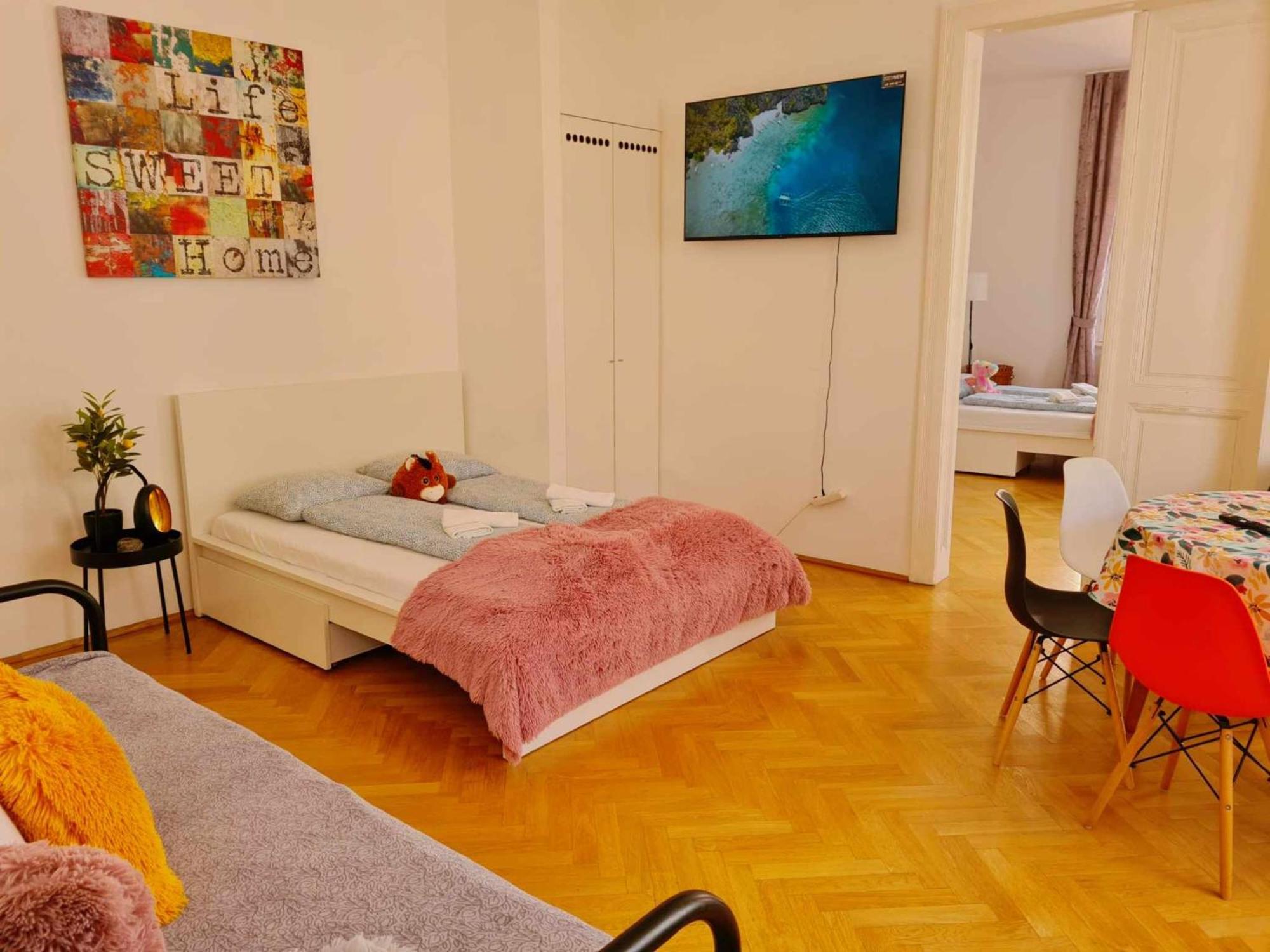 Central And Round 3 Minutes To City Shopping Center And Schoenbrunn Palace ウィーン エクステリア 写真