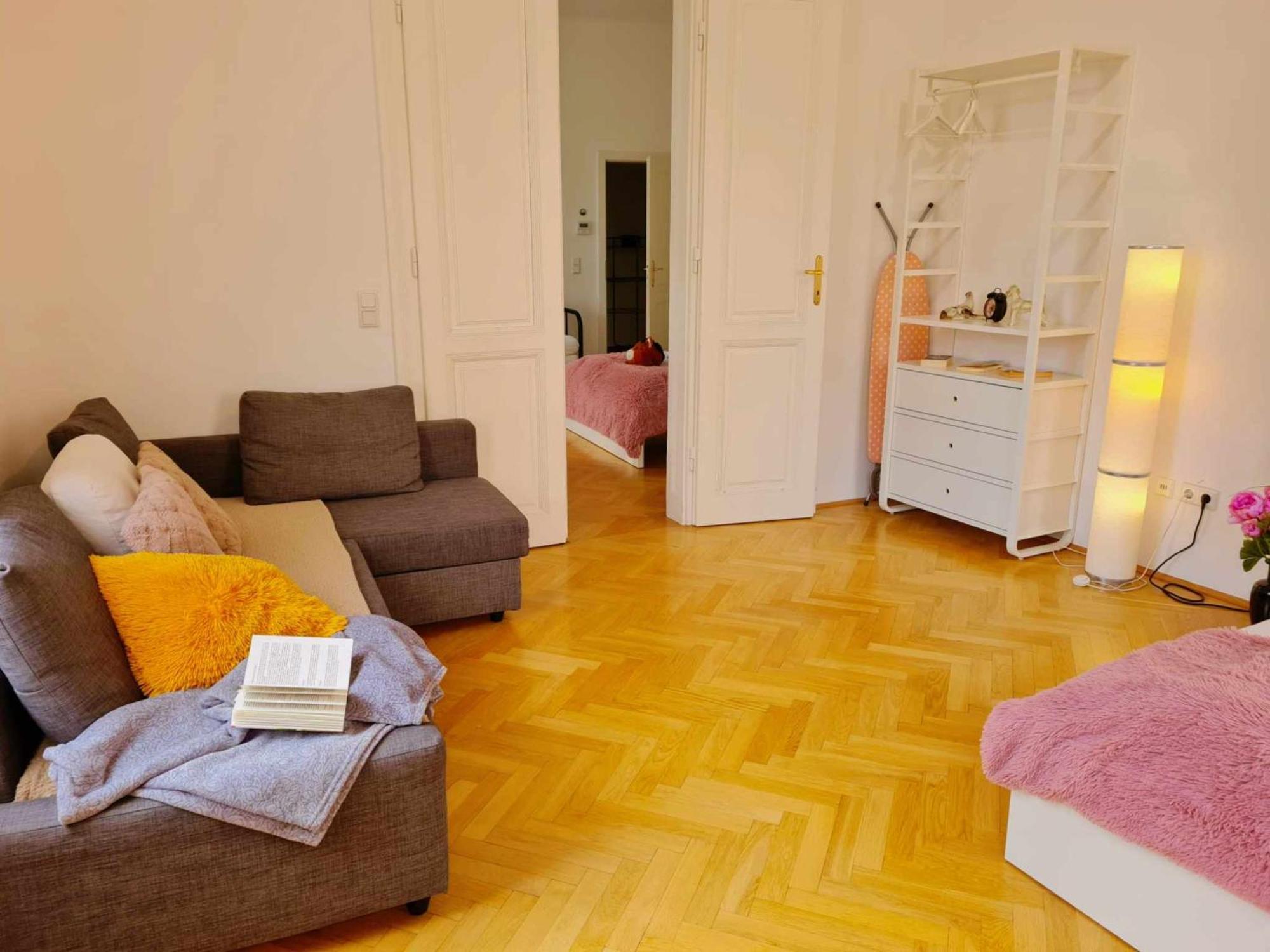 Central And Round 3 Minutes To City Shopping Center And Schoenbrunn Palace ウィーン エクステリア 写真